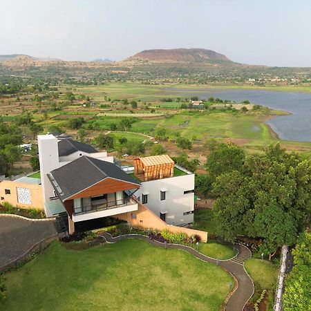 איגטפורי Pearl Lakeview Mansion By Stayvista - Lakeside Villa With Infinity Pool, Jacuzzi, In-House Theatre & Games Room מראה חיצוני תמונה