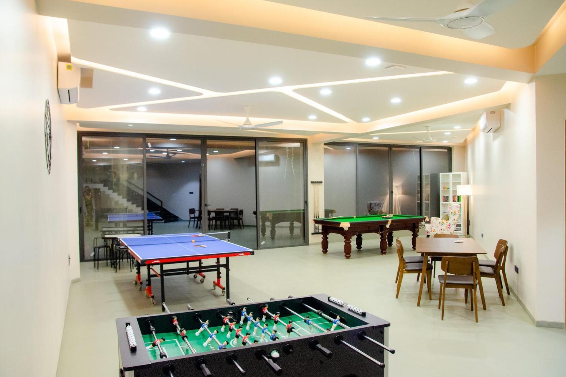 איגטפורי Pearl Lakeview Mansion By Stayvista - Lakeside Villa With Infinity Pool, Jacuzzi, In-House Theatre & Games Room מראה חיצוני תמונה