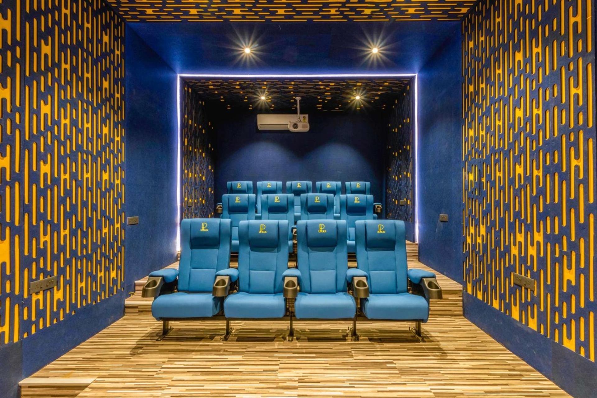 איגטפורי Pearl Lakeview Mansion By Stayvista - Lakeside Villa With Infinity Pool, Jacuzzi, In-House Theatre & Games Room מראה חיצוני תמונה