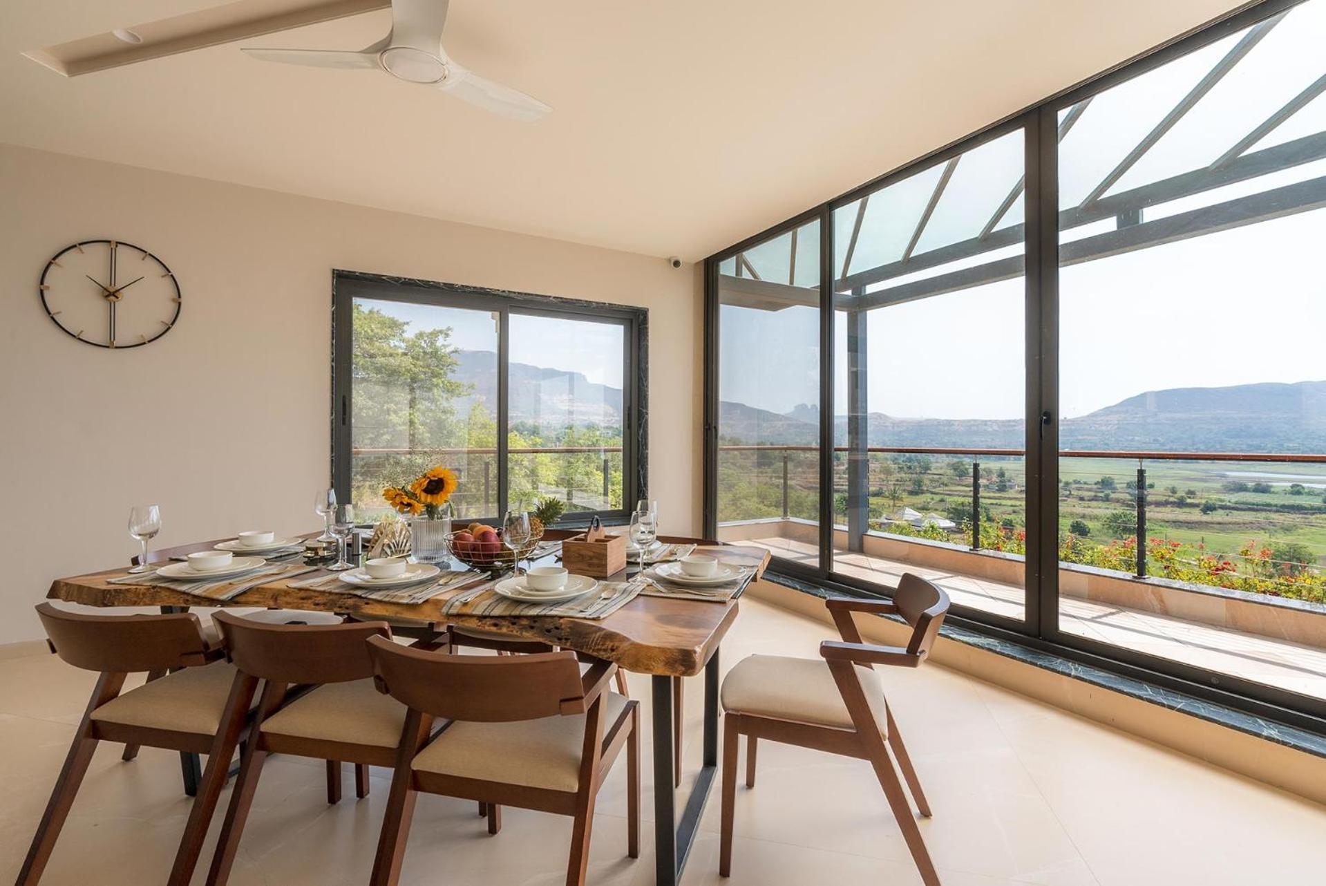 איגטפורי Pearl Lakeview Mansion By Stayvista - Lakeside Villa With Infinity Pool, Jacuzzi, In-House Theatre & Games Room מראה חיצוני תמונה
