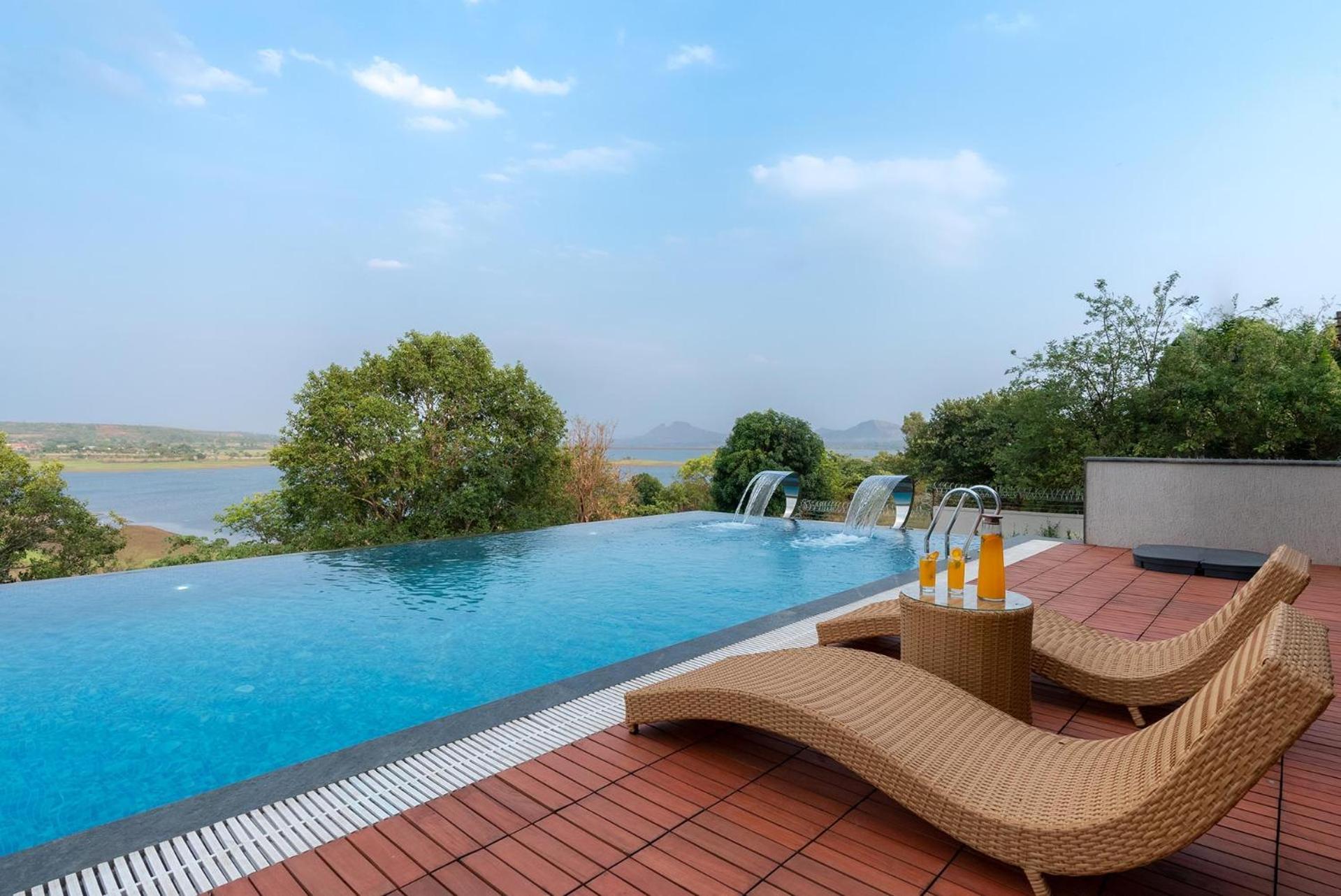 איגטפורי Pearl Lakeview Mansion By Stayvista - Lakeside Villa With Infinity Pool, Jacuzzi, In-House Theatre & Games Room מראה חיצוני תמונה