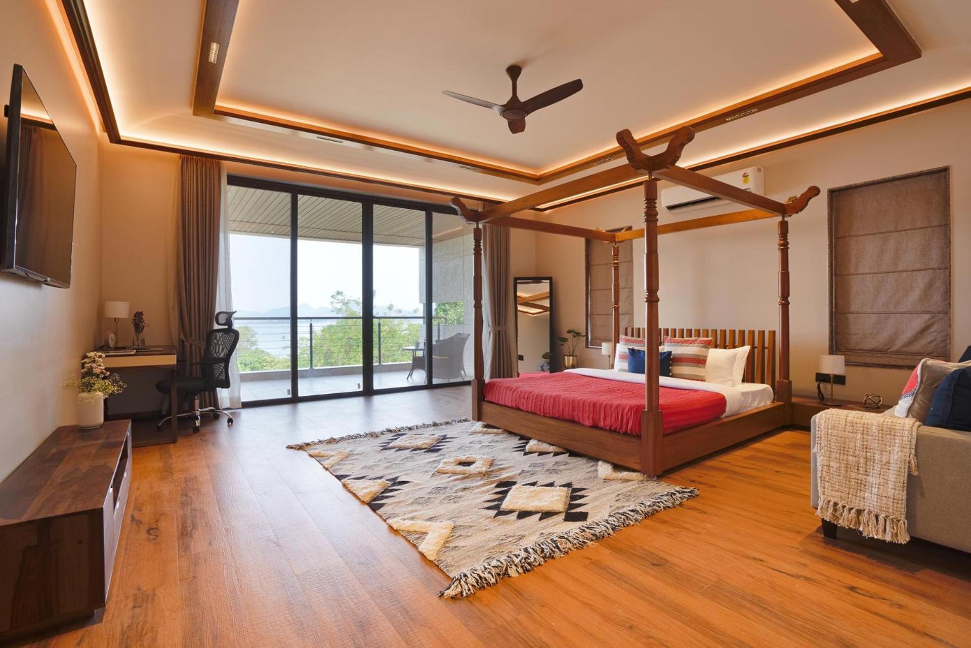 איגטפורי Pearl Lakeview Mansion By Stayvista - Lakeside Villa With Infinity Pool, Jacuzzi, In-House Theatre & Games Room מראה חיצוני תמונה